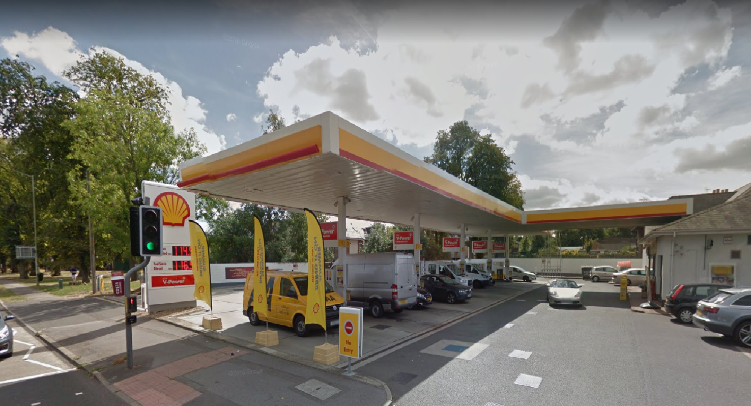 Man Talked Down From Roof Of Wokingham Shell Petrol Station After